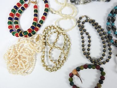 Ensemble de colliers fantaisie.