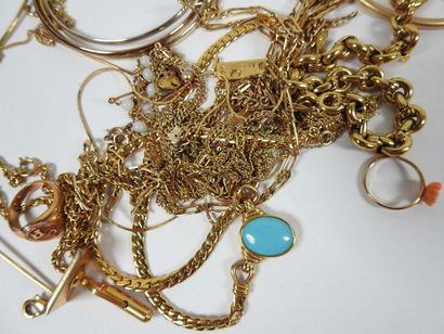 Ensemble de bijoux en métal doré comprenant...