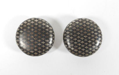 Paire de boutons de col circulaires en argent...
