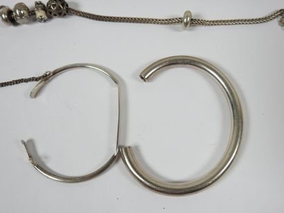 Ensemble de 8 bracelets en argent dont :...