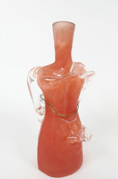 Petit vase en verre soufflé formant un buste...