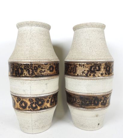 Lucien BRISDOUX (1878-1963).
Paire de vases...