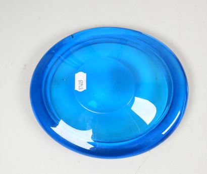 Lot comprenant :
- un pichet en verre soufflé...