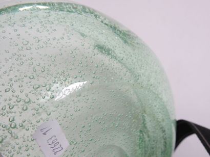 DAUM France.
Coupe à bord polylobé en verre...