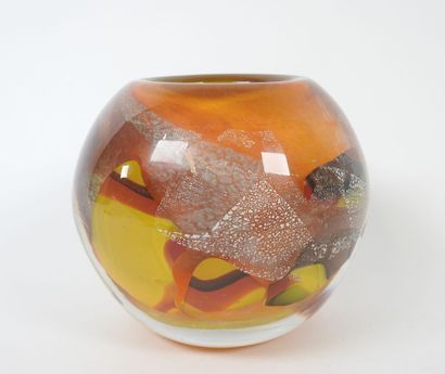 Yves BARTEL (1946-2009).
Vase boule en verre...