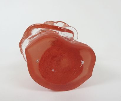 Petit vase en verre soufflé formant un buste...