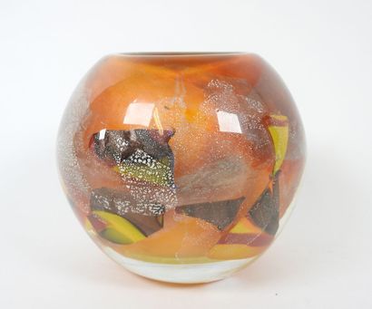 Yves BARTEL (1946-2009).
Vase boule en verre...