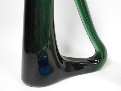 Lot comprenant :
- un pichet en verre soufflé...