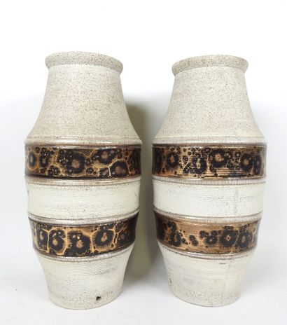Lucien BRISDOUX (1878-1963).
Paire de vases...