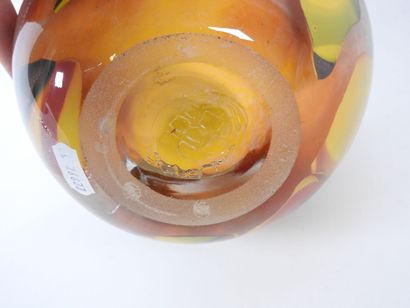 Yves BARTEL (1946-2009).
Vase boule en verre...