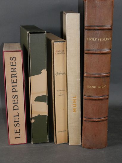 Lot de 5 volumes dont Adolf Stieler's hand-atlas,...