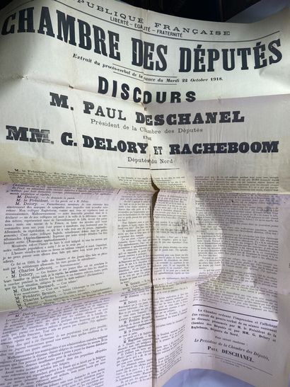 Pochette à dessin contenant de nombreuses...
