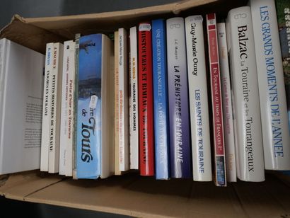 [Touraine] Lot d'environ 22 volumes mode...