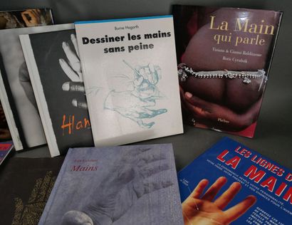 [La Main] Lot d'environ 12 volumes : la main...