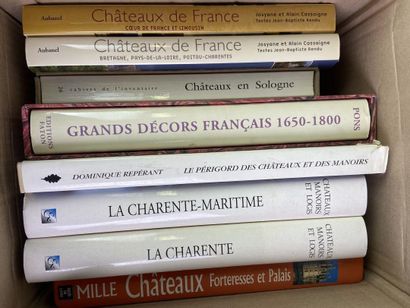 Lot de 8 ouvrages d'art sur les châteaux,...