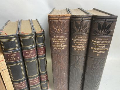 Environ 13 volumes dont Eugène Sue (les mystères...