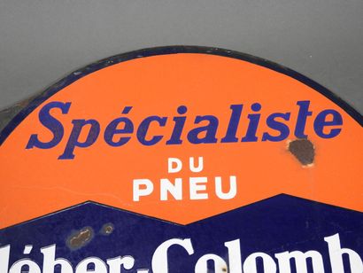 Plaque émaillée circulaire PNEUS KLEBER COLOMBES.
Lettrage...