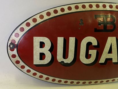Plaque émaillée ovale et bombée BUGATTI.
Lettrage...