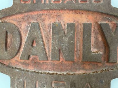 Plaque en fonte DANLY, Chicaco USA.
Fond...