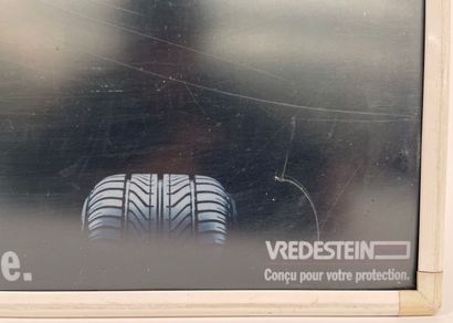 VREDESTEIN. 
Panneau publicitaire lumineux...