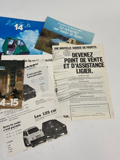 Lot de 13 brochures sur les voitures sans...
