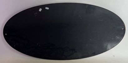 Plaque émaillée ovale et bombée BUGATTI.
Lettrage...