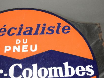 Plaque émaillée circulaire PNEUS KLEBER COLOMBES.
Lettrage...