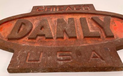 Plaque en fonte DANLY, Chicaco USA.
Fond...