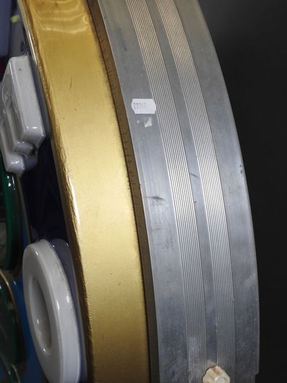 Importante enseigne circulaire lumineuse...