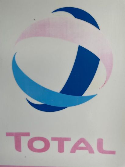 TOTAL Lubrifiants. 
Panneau publicitaire...