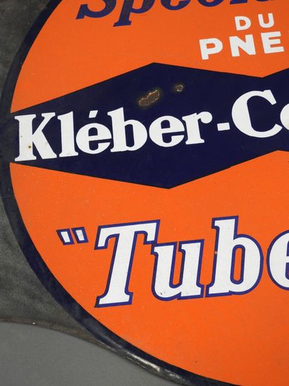 Plaque émaillée circulaire PNEUS KLEBER COLOMBES.
Lettrage...