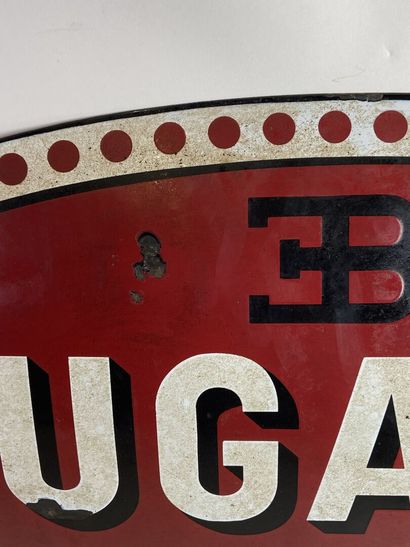 Plaque émaillée ovale et bombée BUGATTI.
Lettrage...