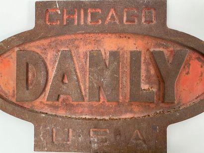 Plaque en fonte DANLY, Chicaco USA.
Fond...