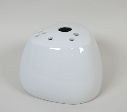 VIREBENT, XXe.
Pique fleurs en porcelaine...