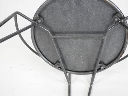 Olivier MOURGUE (1939).
Tabouret en métal...