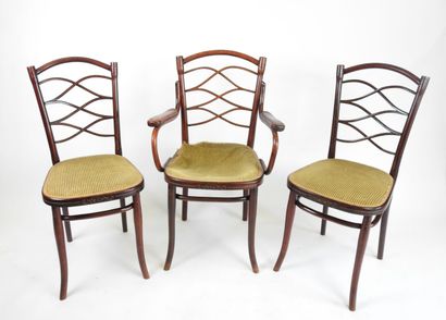 THONET.
Ensemble comprenant un fauteuil et...