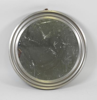 Miroir circulaire en métal.
Travail du XXe.
Diam.:...