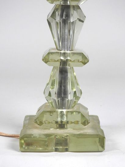 École XXe.
Pied de lampe en verre légèrement...