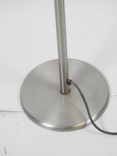 Lampadaire en métal chromé, le fut réglable,...
