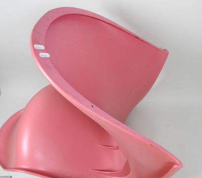 Verner PANTON (1926-1998), d'après.
Chaise...