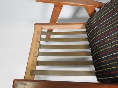 Fauteuil en bois, garniture de tissu et laine...