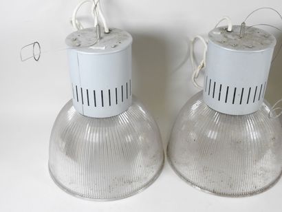 Lot de trois plafonniers en plastique et...