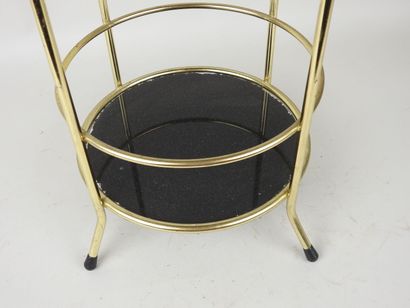 Petit serviteur en métal doré de forme circulaire...