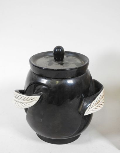 VERCERAM à VALLAURIS, XXe.
Petit pot couvert...