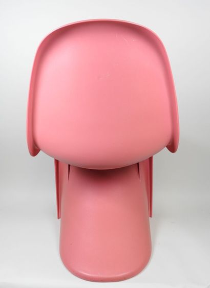 Verner PANTON (1926-1998), d'après.
Chaise...