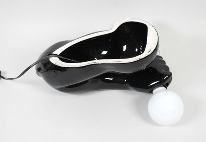 Applique en céramique à glaçure noire représentant...