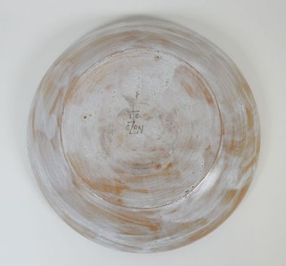 Poterie d 'OZON (Xxe).
Coupe circulaire en...