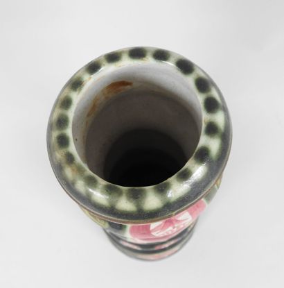 André L'HELGUEN (1935) pour KERALUC QUIMPER.
Vase...