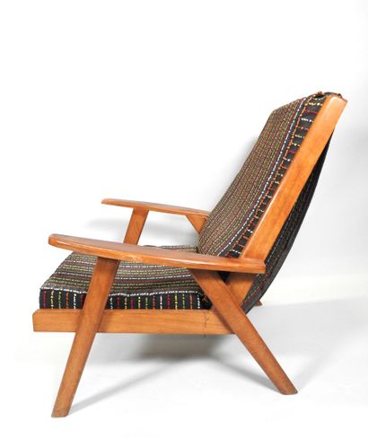 Fauteuil en bois, garniture de tissu et laine...