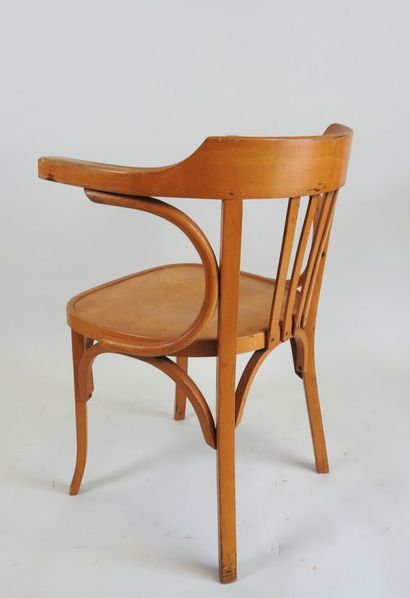 BAUMANN, XXe.
Fauteuil en bois courbé, le...